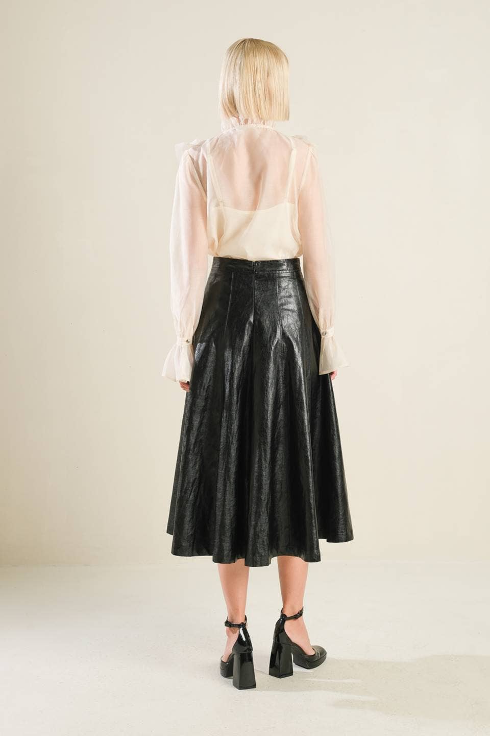 A solid woven blouse - Black