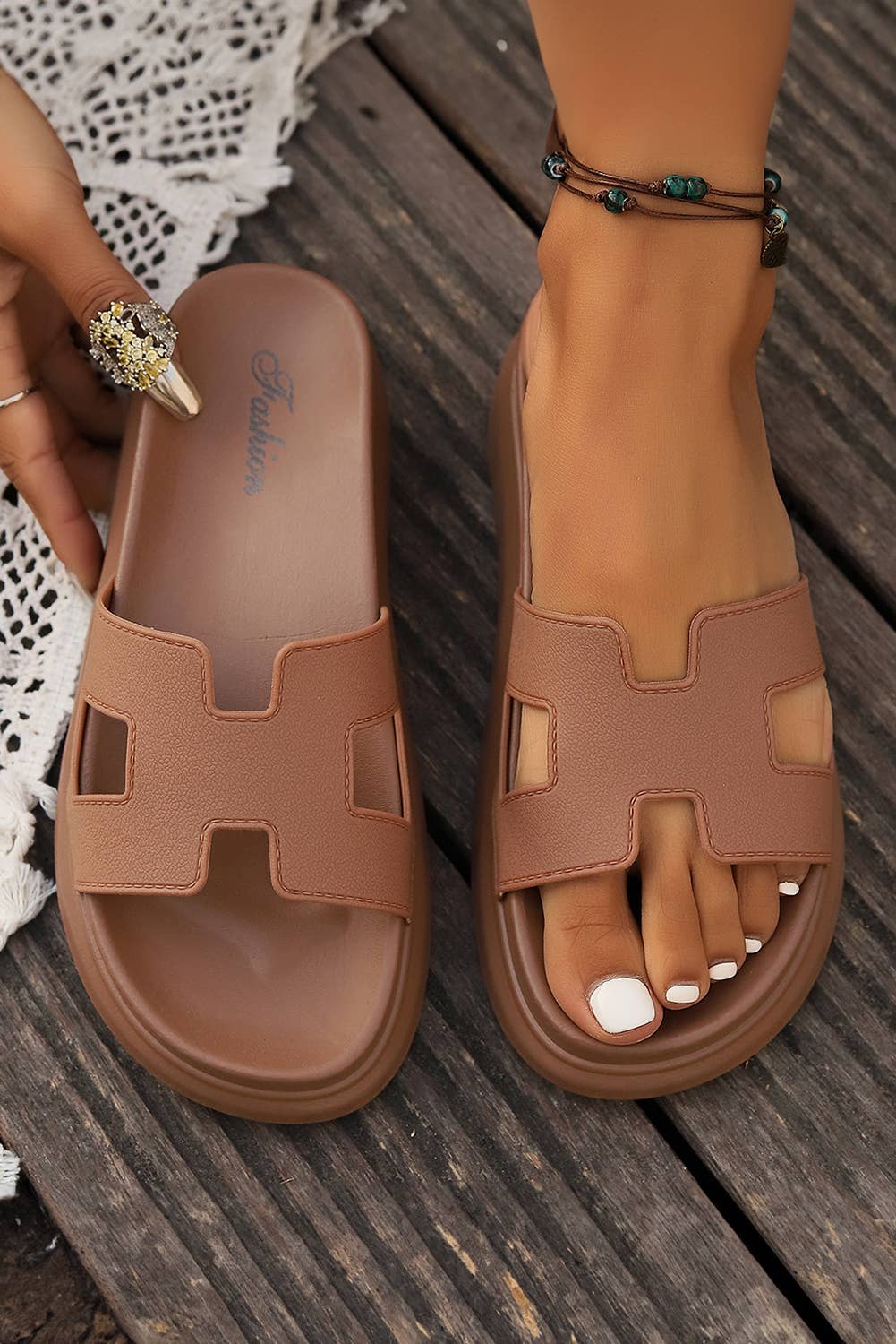 Cutout Design Open Toe Platform Slippers