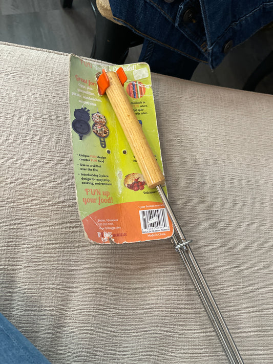 Fire use Buggzy pie iron
