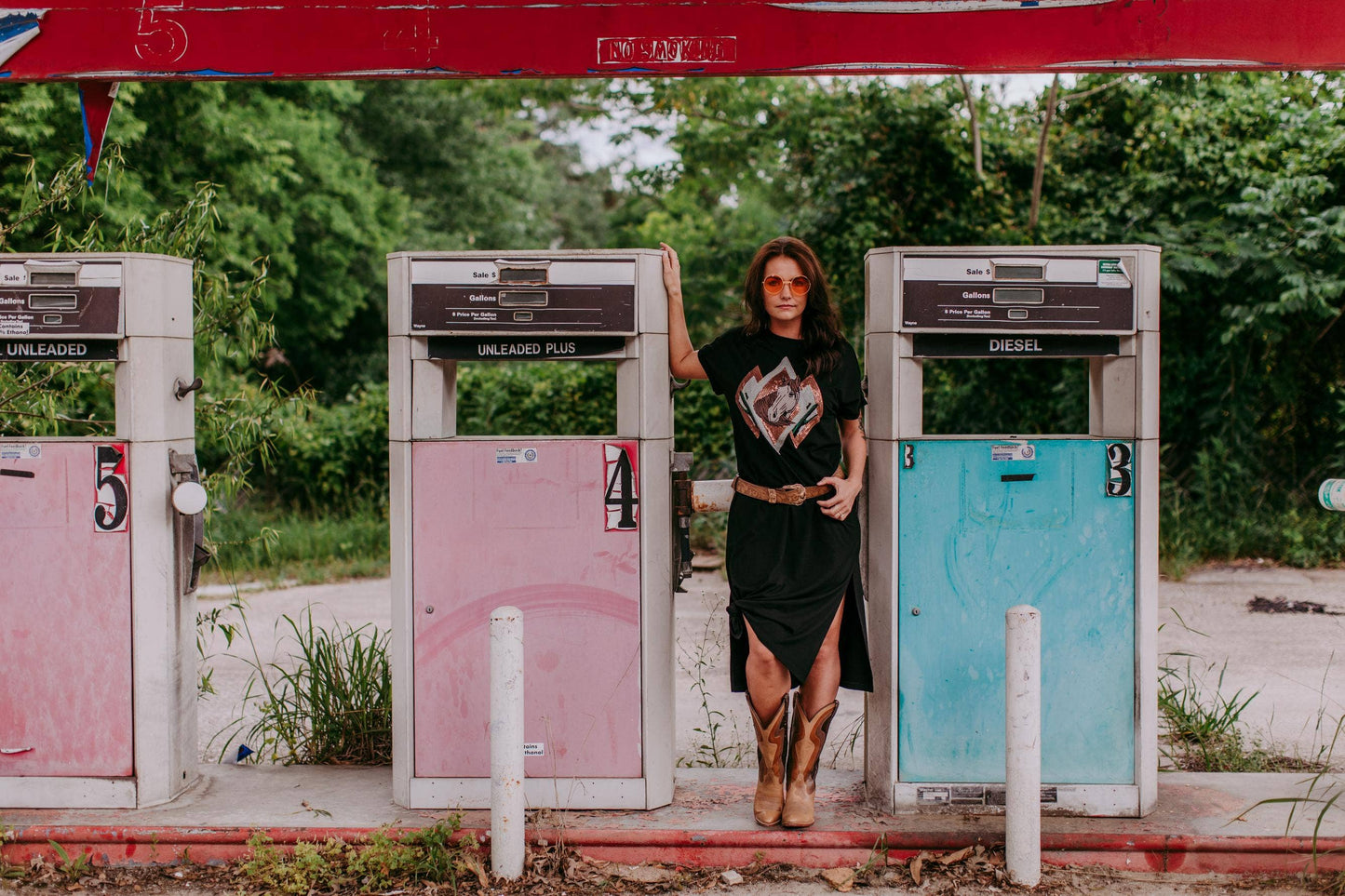 MK430 Desperado Sequin Embroidered Tee Dress: Black / 1XL