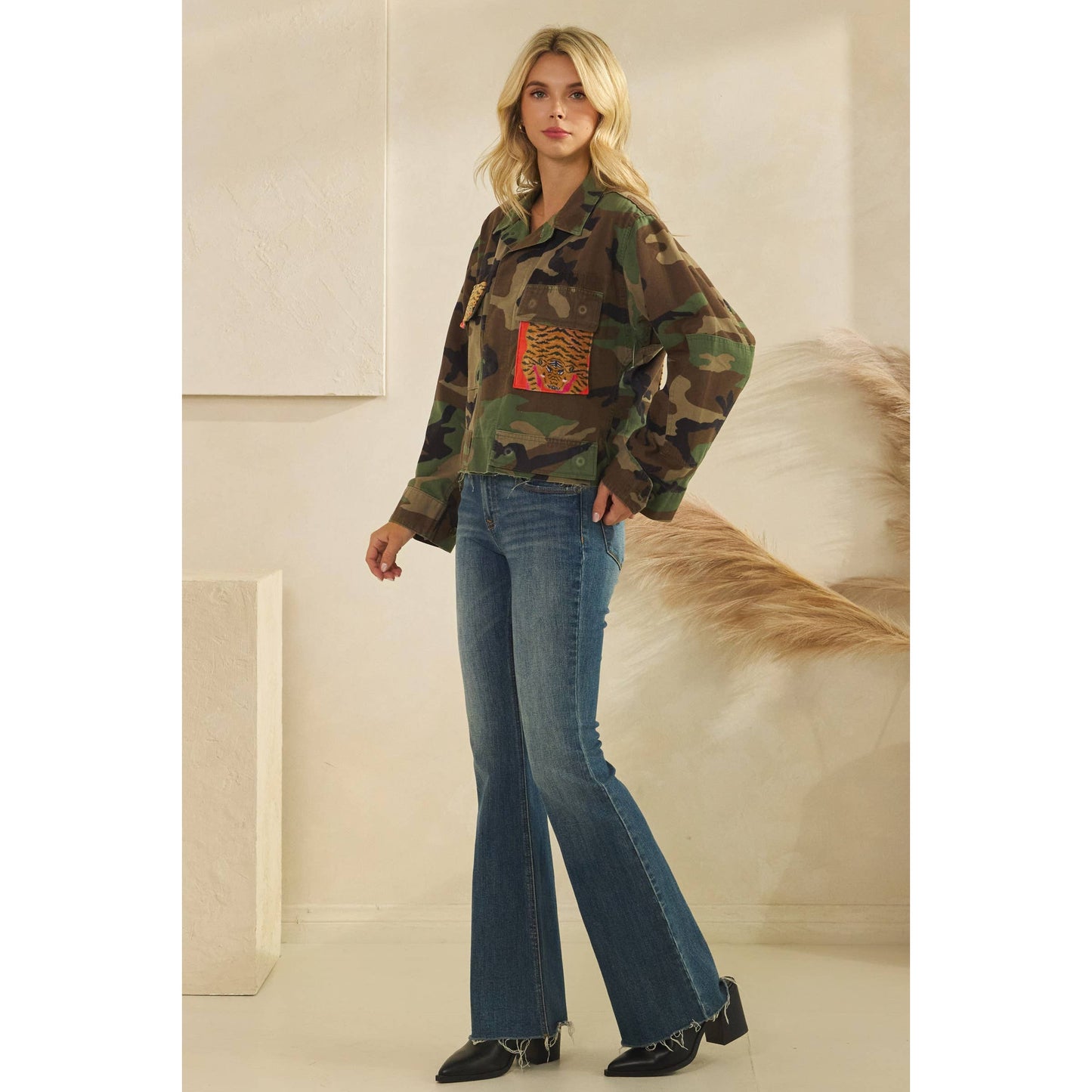 Camo jacket with Tiger Print contrast: Camo / L