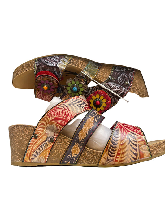 L’Artiste by  Spring Step Moai leather floral wedge