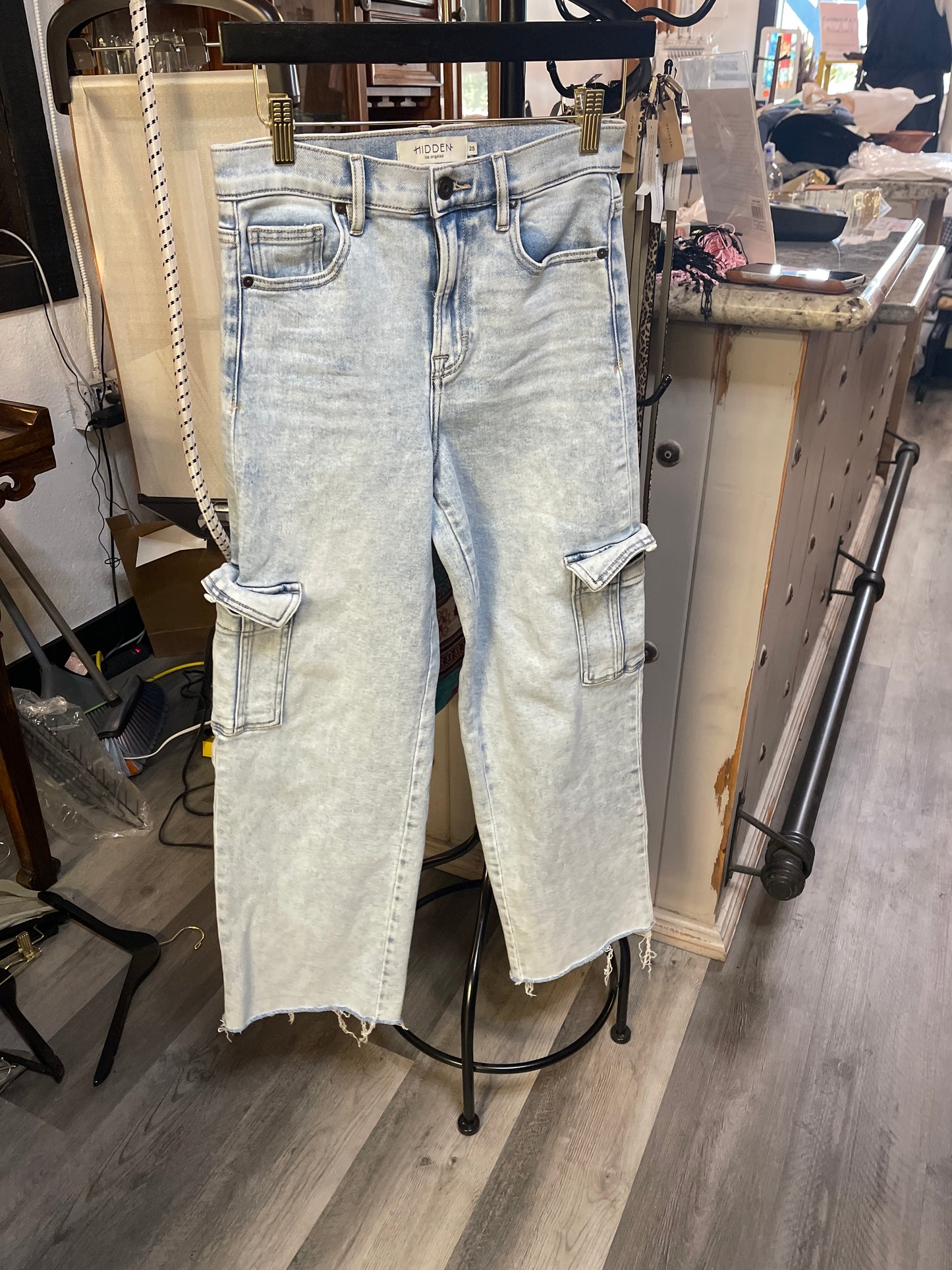 HIDDEN JEANS light wash wide-leg cargo jeans