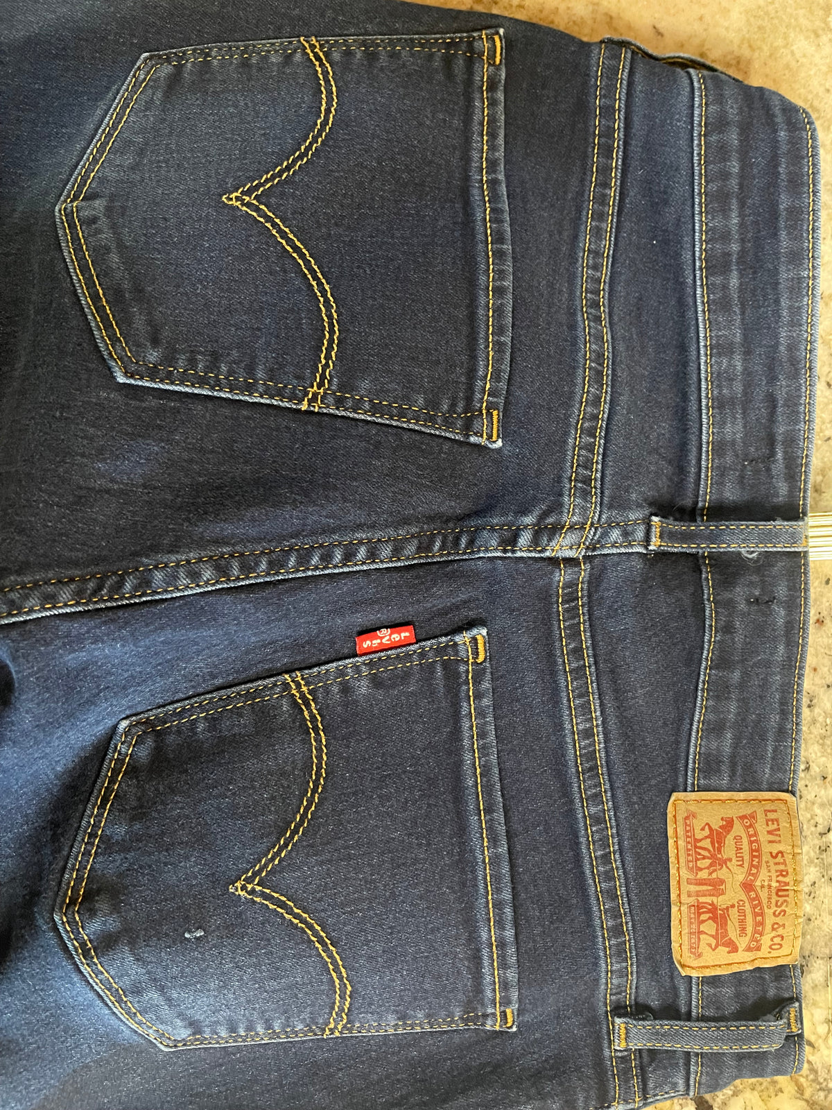 Levis 725 High Rise Bootcut Jeans