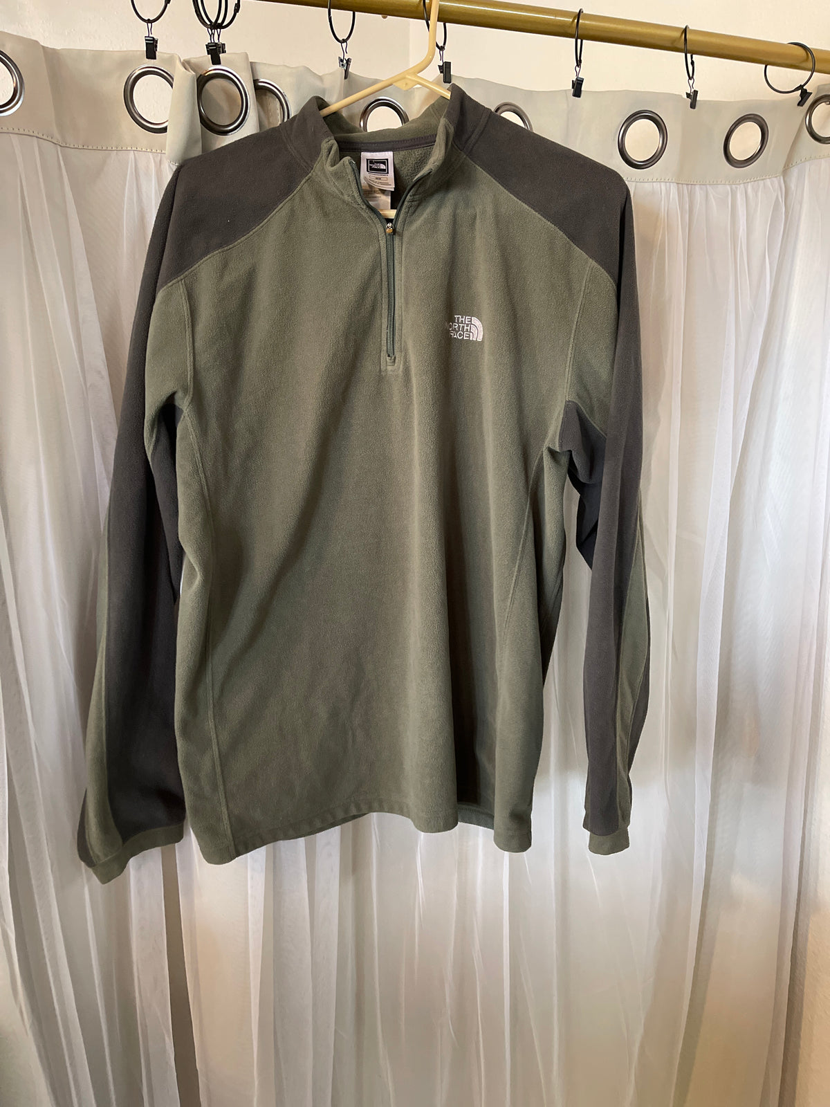 North Face Men's Quarter Zip Pullover Jacket  Green Large Flash Dry
