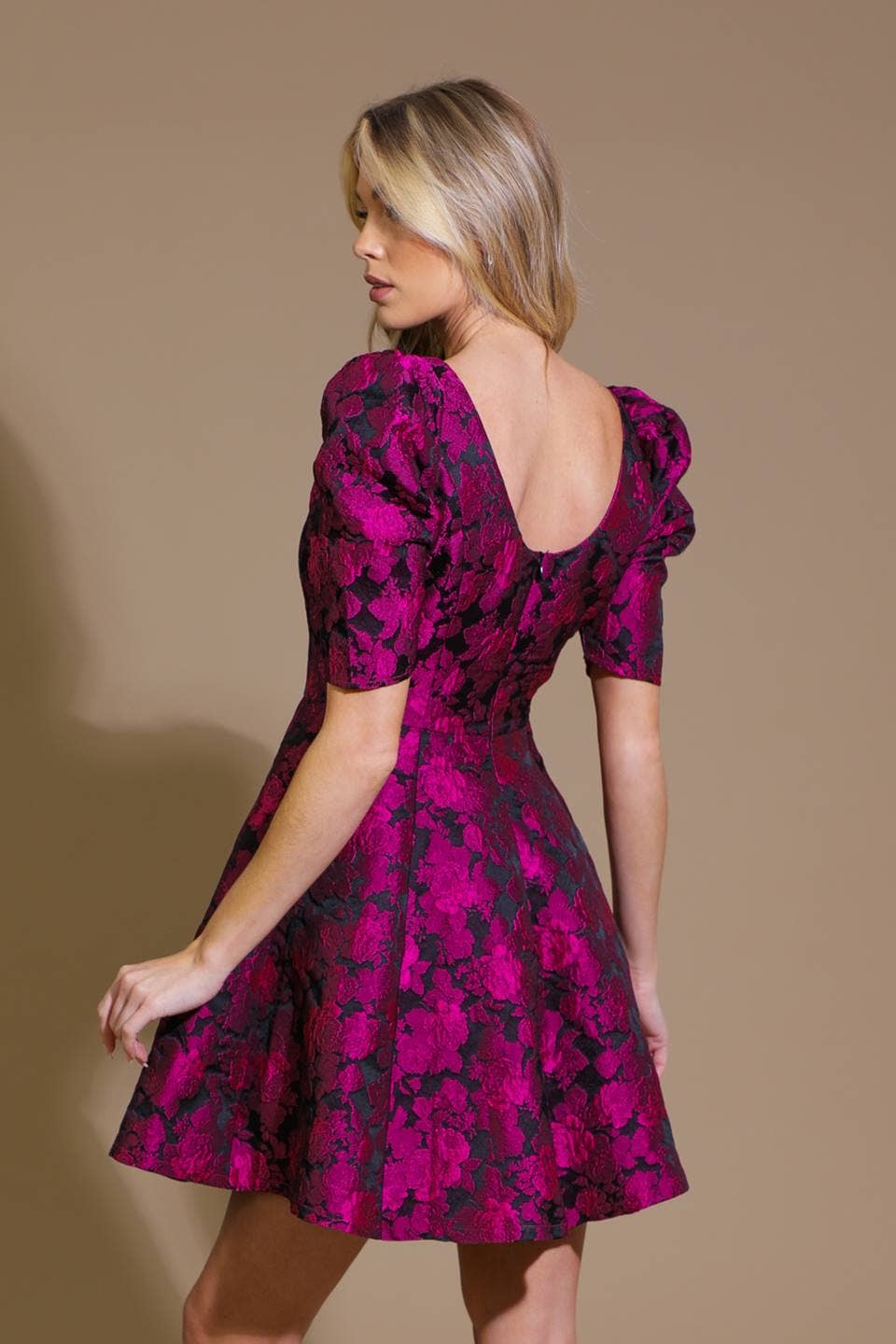 A woven jacquard mini dress - MAGENTA
