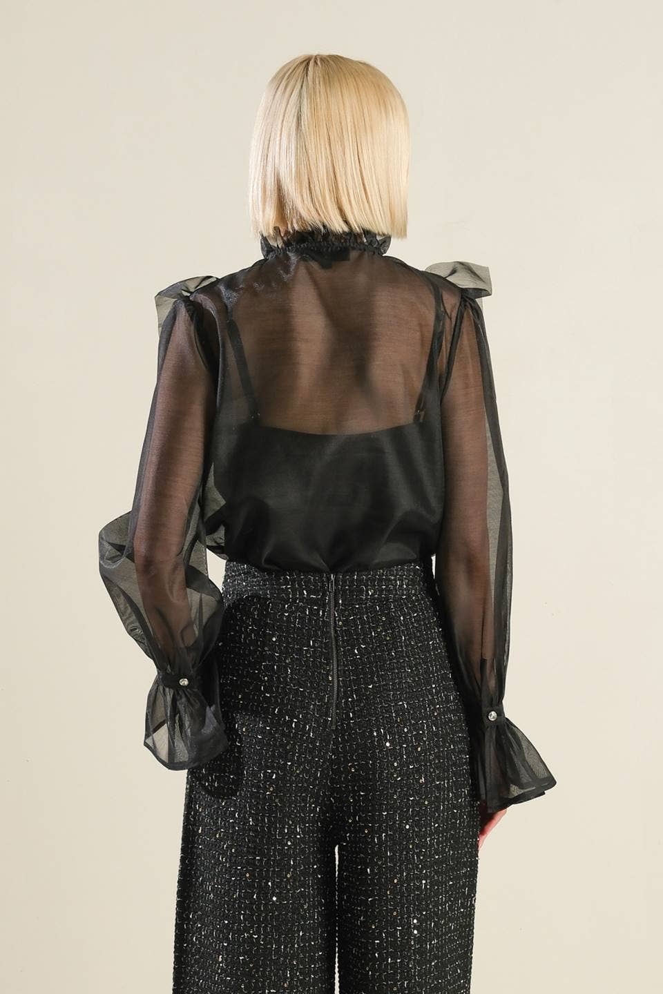 A solid woven blouse - Black