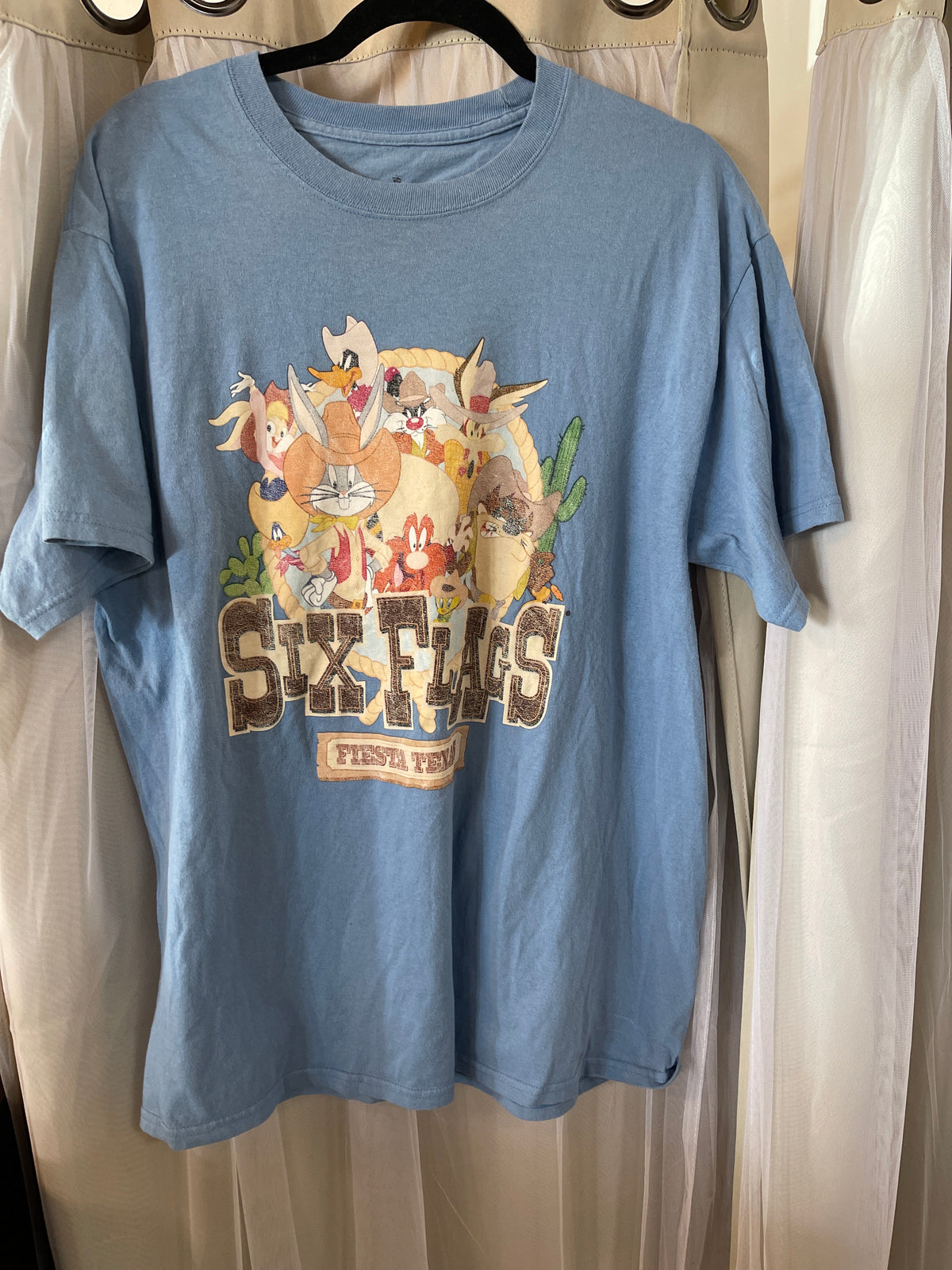 Looney Tunes t-shirt size L