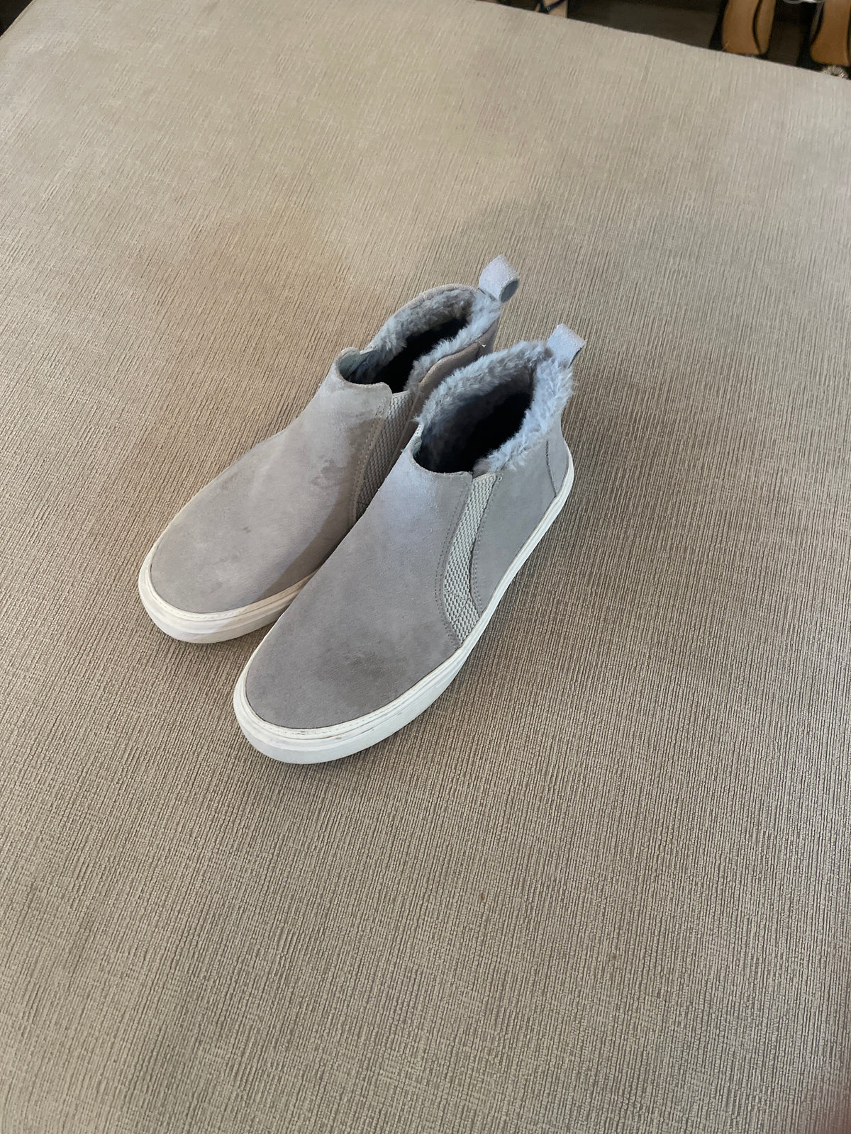 TOMS Bryce Grey Suede Faux Fur Slip-On Sneakers t