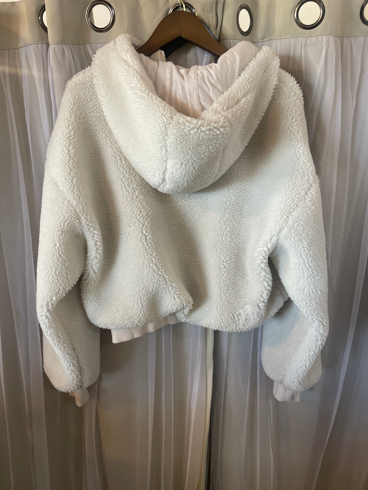Alo Yoga Streetside Half-Zip Sherpa Hoodie in the shade Ivory