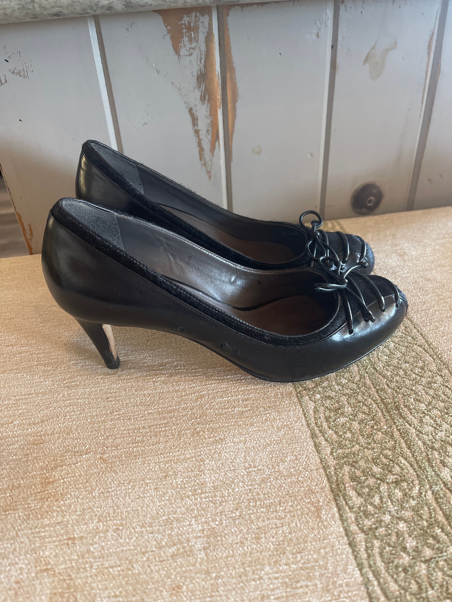 Cole Haan Nike Air Black Leather Pumps with Lace-Up Tie Detai