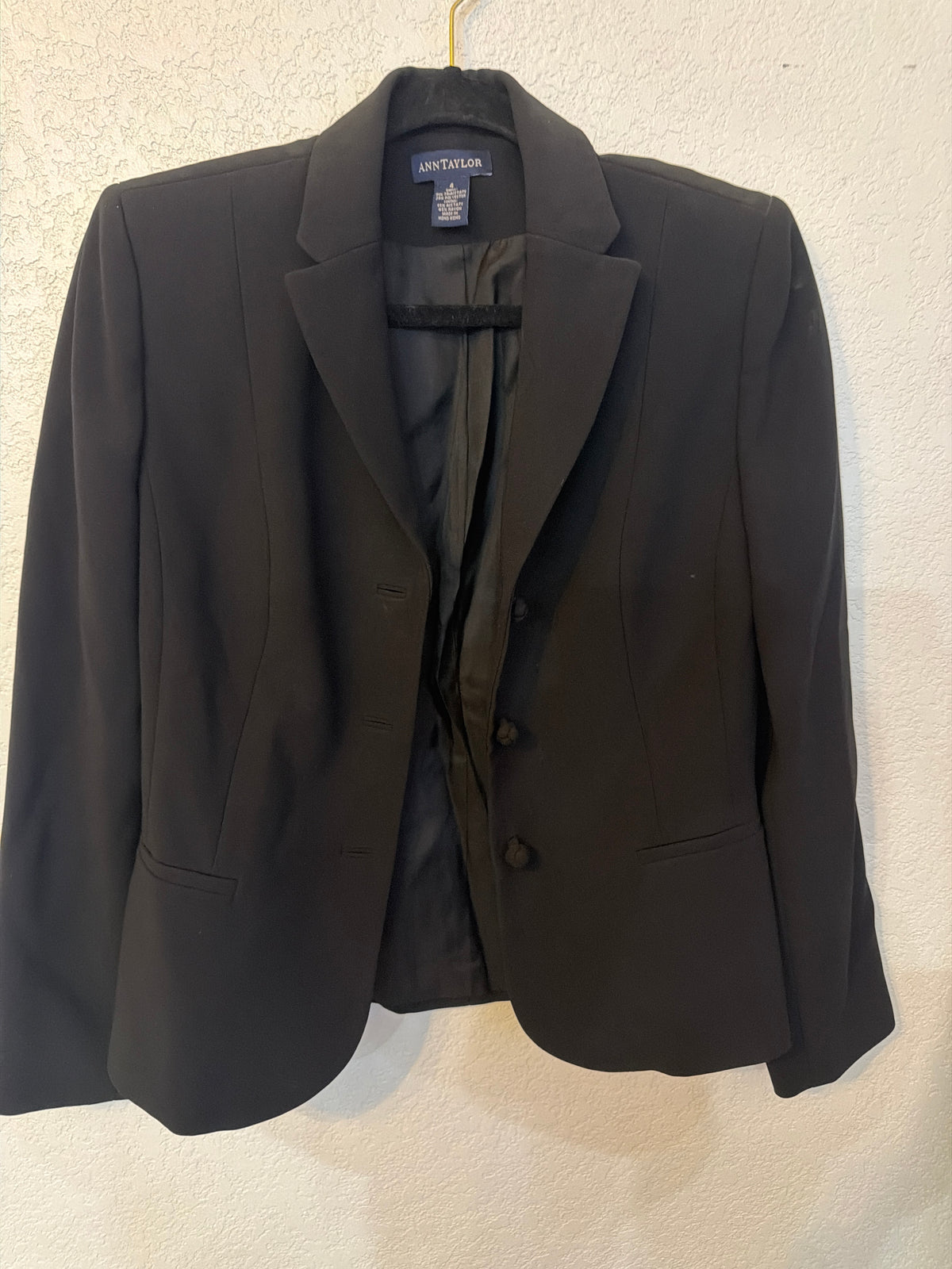 Ann Taylor black three-button tailored suit blazer