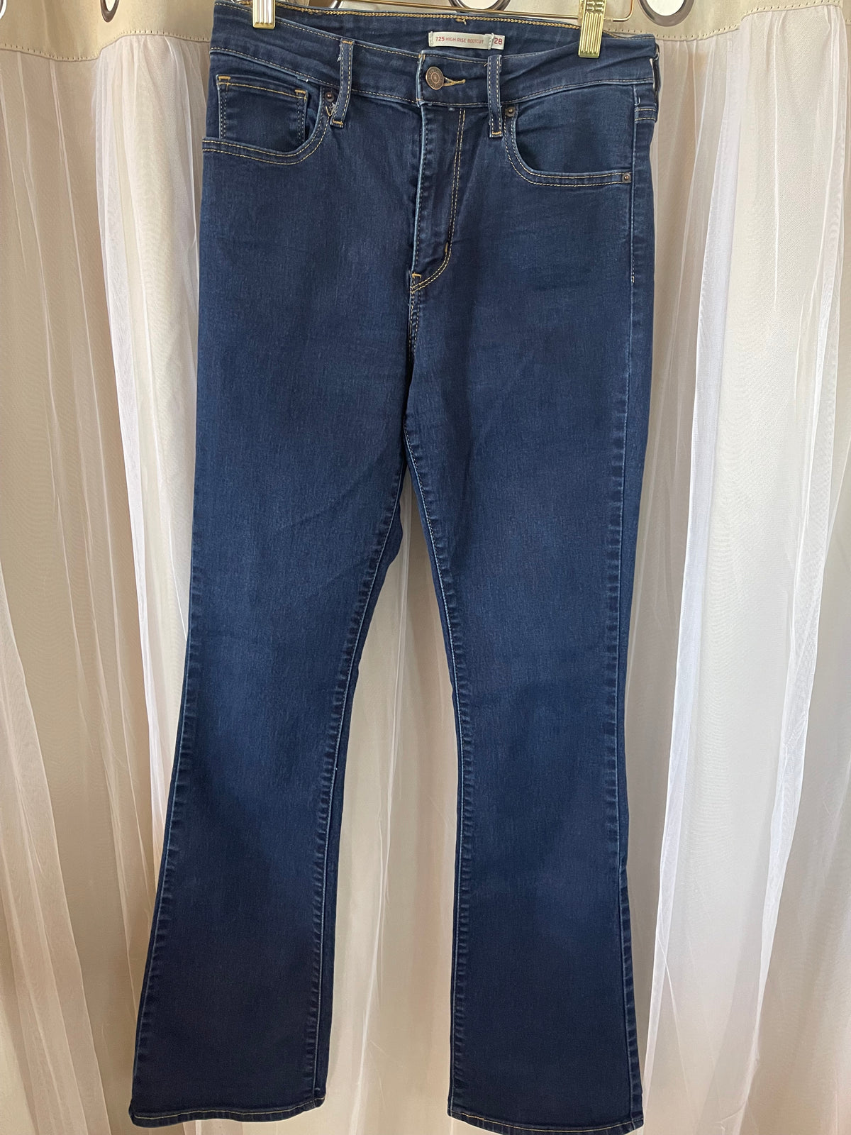 Levis 725 High Rise Bootcut Jeans