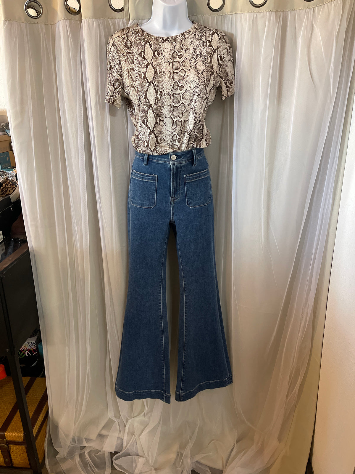 Risen High-Rise Wide Flare Patch Pocket Jeans