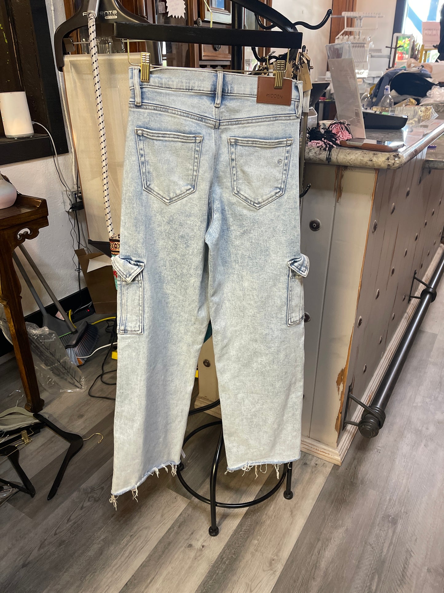 HIDDEN JEANS light wash wide-leg cargo jeans