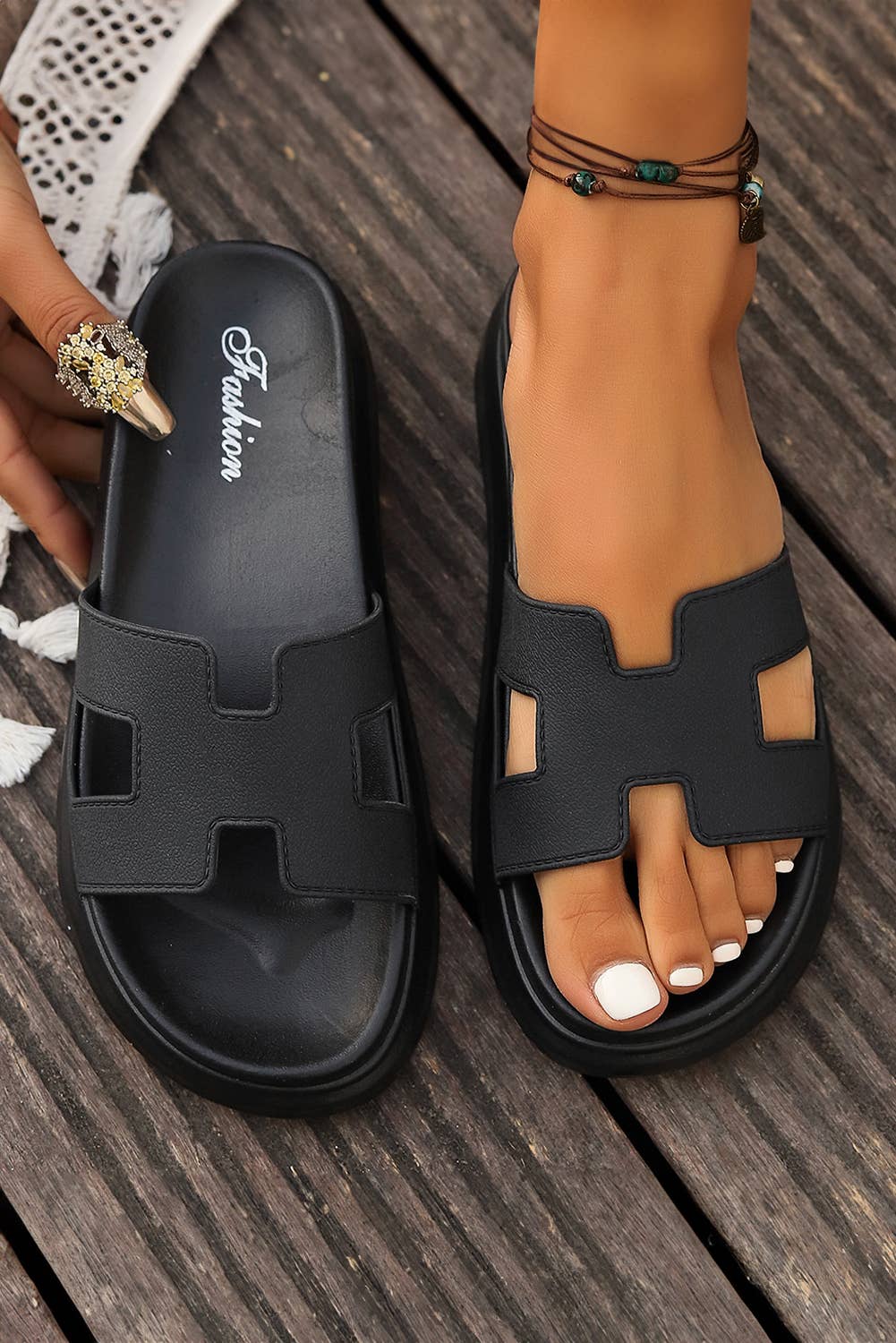 Cutout Design Open Toe Platform Slippers