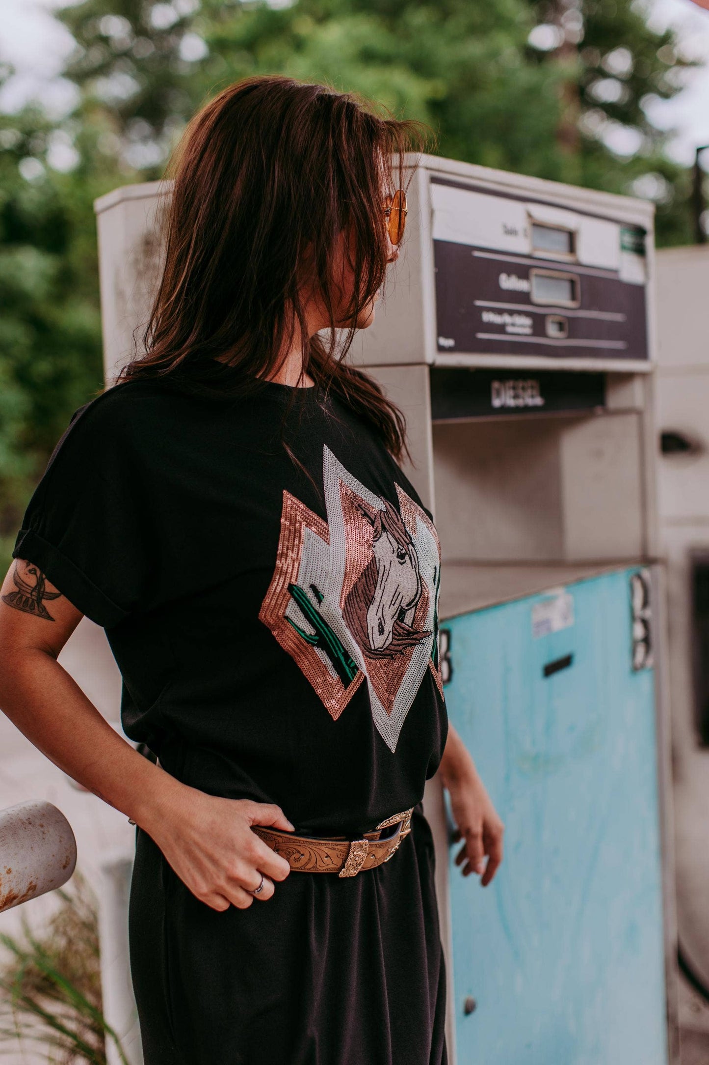 MK430 Desperado Sequin Embroidered Tee Dress: Black / S