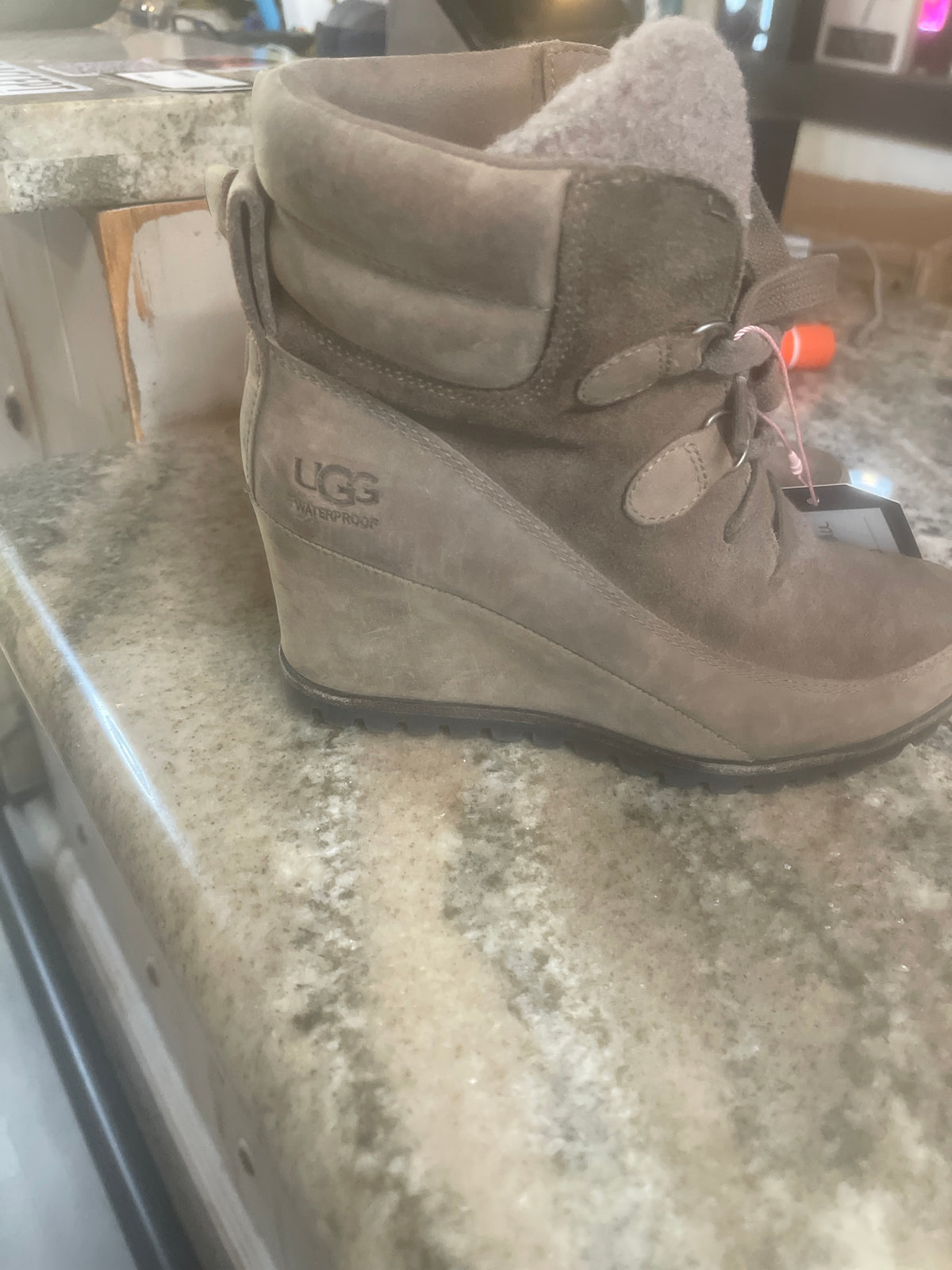 UGG Valory lace up mole waterproof