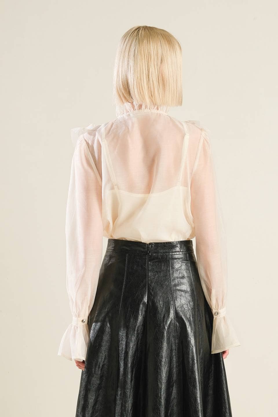 A solid woven blouse - Black