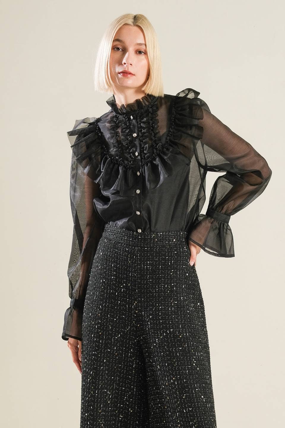 A solid woven blouse - Black